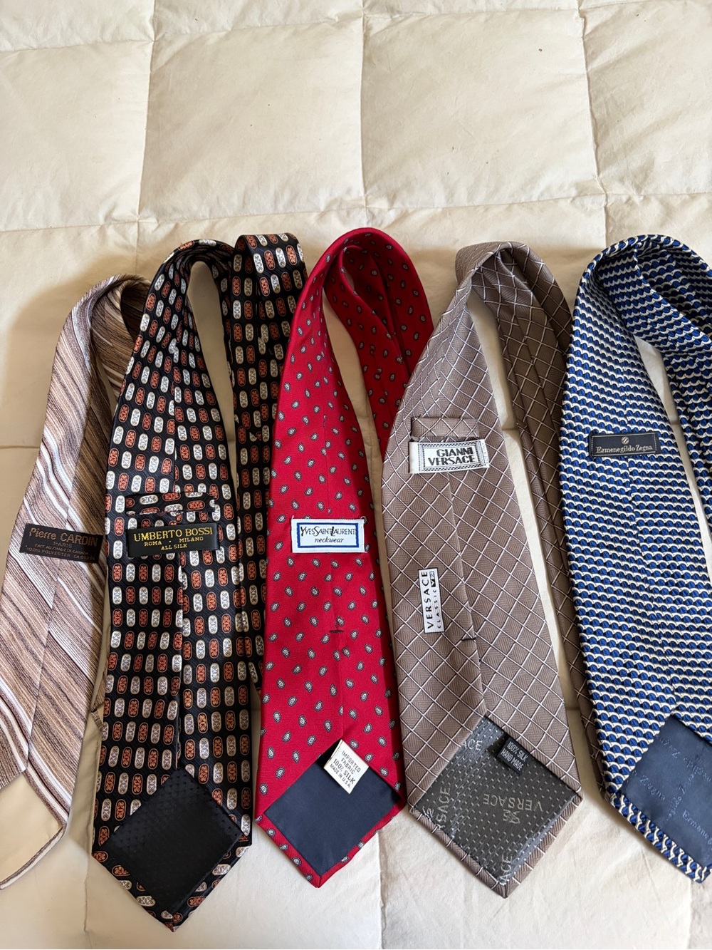 Designer ties Cravates